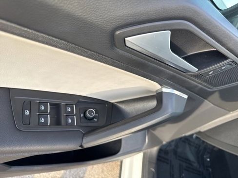 Used 2019 Volkswagen Tiguan SE image 13
