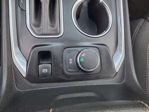 Used 2019 Chevrolet Traverse LS FWD image 18
