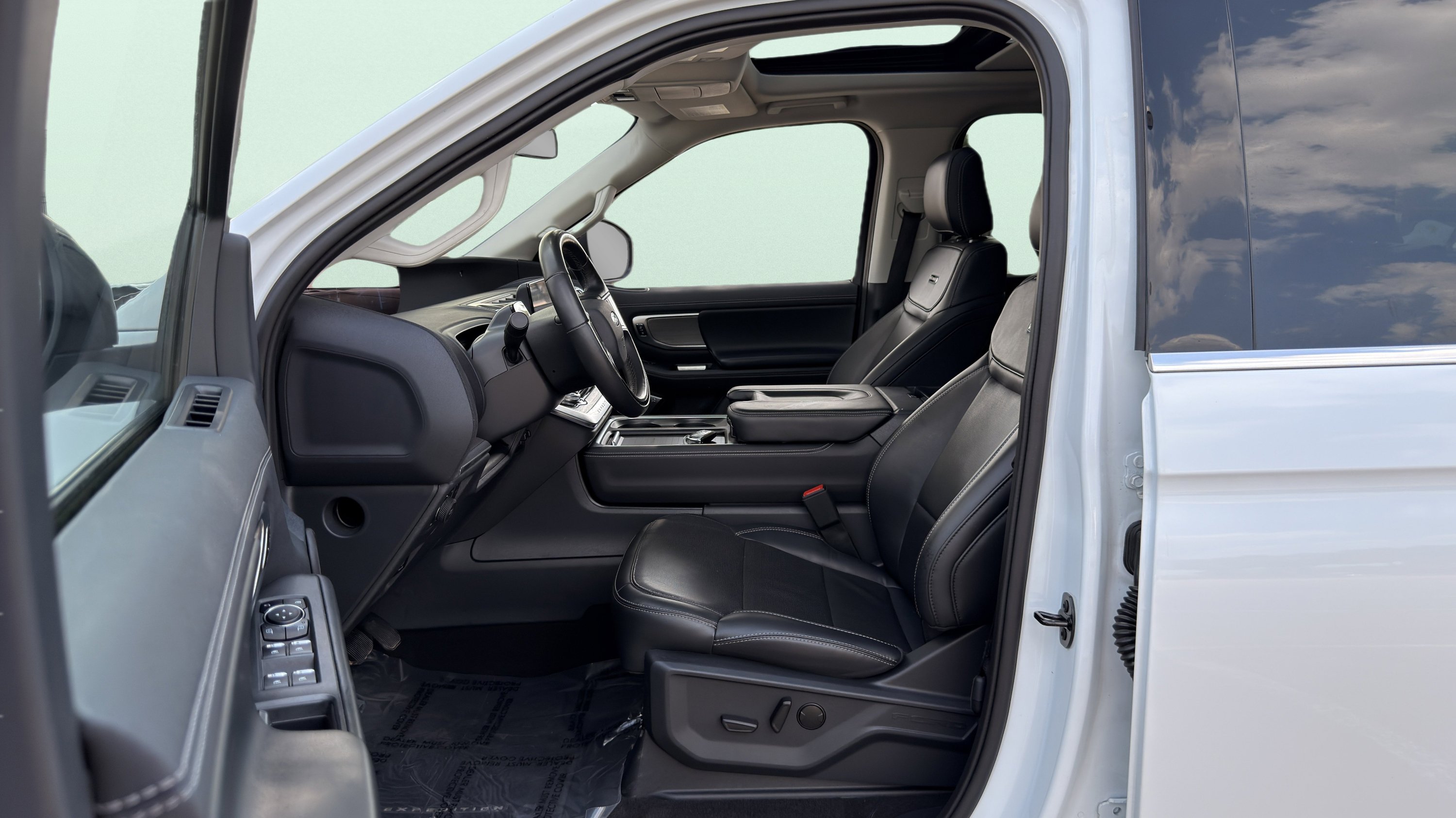 Used 2025 Ford Expedition Platinum AWD/4WD image 17