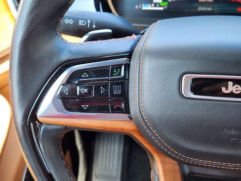 Used 2023 Jeep Grand Cherokee Summit AWD/4WD image 18