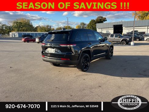 New 2025 Jeep Grand Cherokee Limited w/ Luxury Tech Group II image 12