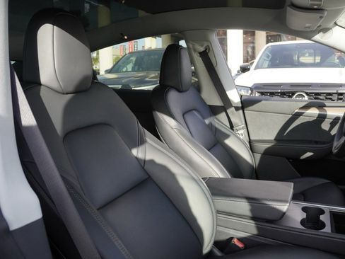 Used 2023 Tesla Model Y Long Range image 15