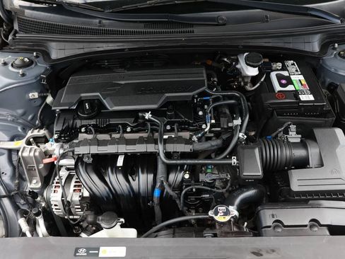 Used 2021 Hyundai Elantra SE FWD image 28