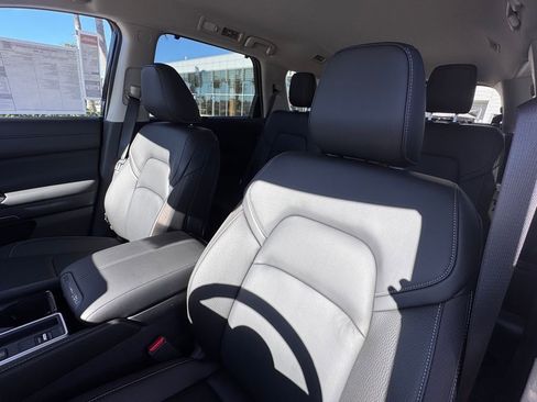 New 2025 Nissan Pathfinder SL image 10