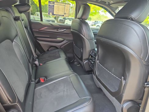 Used 2024 Jeep Grand Cherokee Altitude image 11