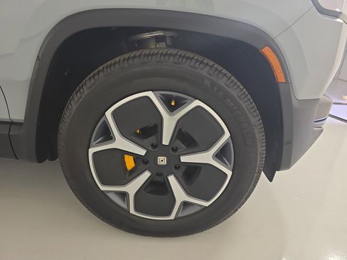 Used 2024 Rivian R1S Adventure AWD/4WD image 11