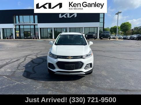 Used 2017 Chevrolet Trax LT w/ LT Convenience Package AWD/4WD image 2