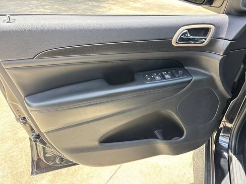 Used 2016 Jeep Grand Cherokee Laredo w/ Quick Order Package 23E RWD image 15