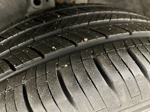 Used 2024 GMC Terrain SLE w/ Driver Convenience Package image 7