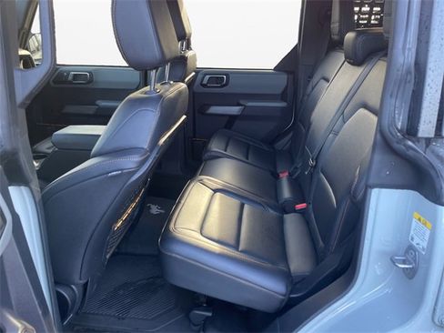 Used 2022 Ford Bronco Badlands image 13