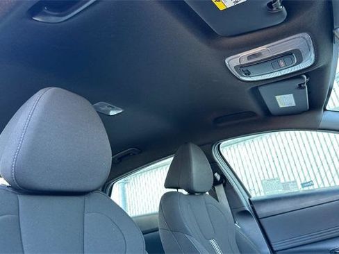 Certified 2025 Hyundai Elantra Sport image 17