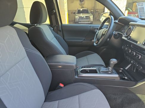 Used 2023 Toyota Tacoma TRD Sport w/ Technology Package AWD/4WD image 10