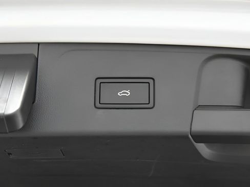 Used 2024 Volkswagen Atlas SE image 40