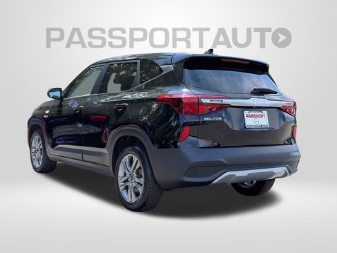 Used 2022 Kia Seltos LX AWD/4WD image 5