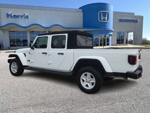 Used 2022 Jeep Gladiator Sport AWD/4WD image 3