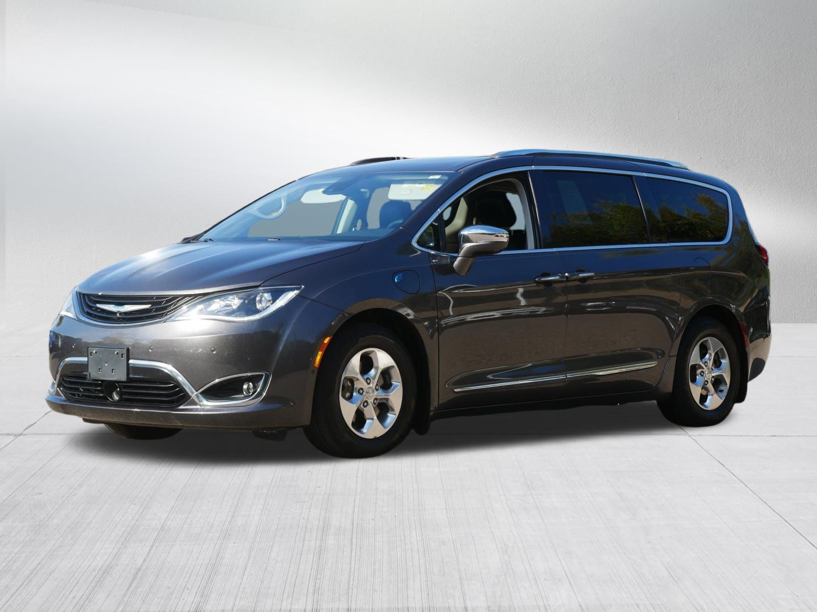Used 2018 Chrysler Pacifica Limited w/ Advanced Safetytec Group FWD image 3
