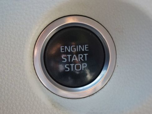 Used 2022 Toyota Corolla Cross XLE w/ Convenience Package FWD image 9