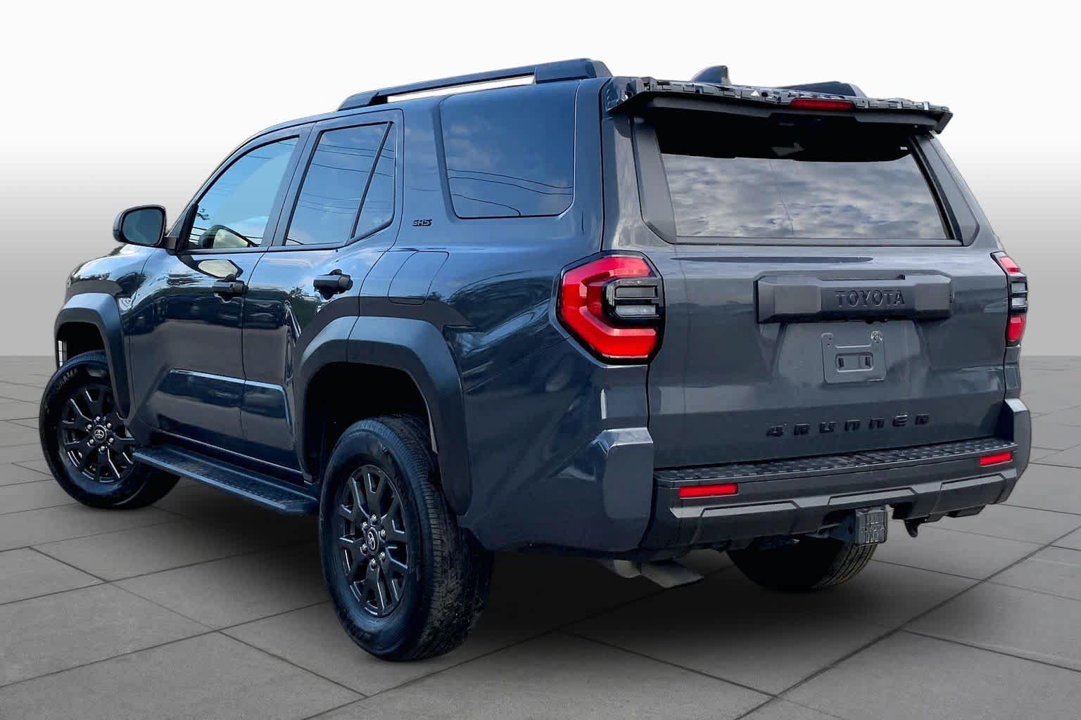Used 2025 Toyota 4Runner SR5 AWD/4WD image 12