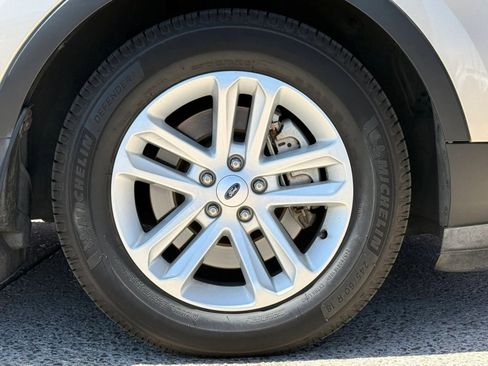 Used 2017 Ford Explorer XLT FWD image 25