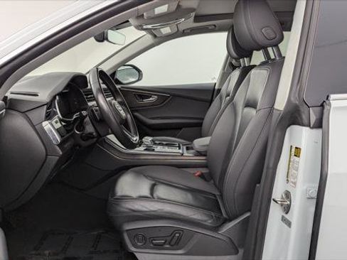 Used 2022 Audi Q8 Premium w/ Convenience Package image 14