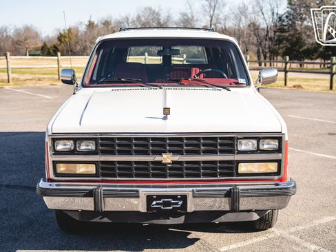 Used 1991 Chevrolet Suburban 2WD image 24
