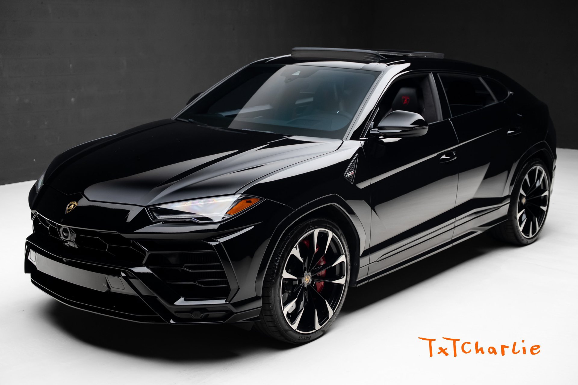 Used 2022 Lamborghini Urus AWD/4WD image 1