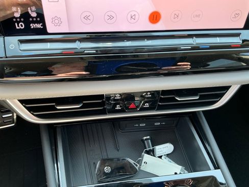 New 2026 Volkswagen Atlas Peak Edition image 18