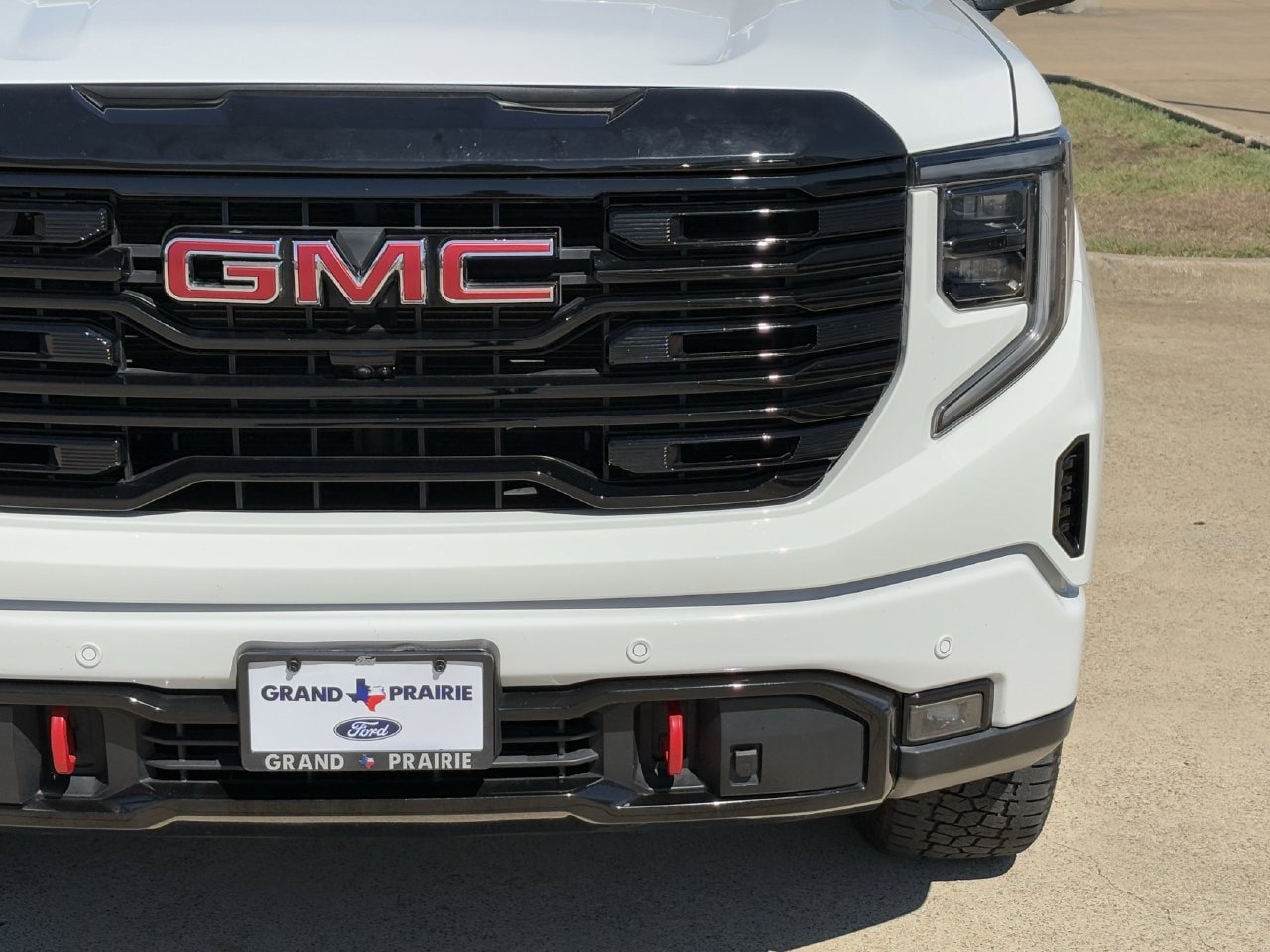 Used 2024 GMC Sierra 1500 AT4 w/ Technology Package AWD/4WD image 10