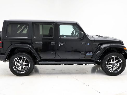 Used 2024 Jeep Wrangler Unlimited w/ Convenience Group image 3
