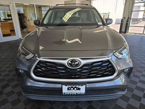 Used 2022 Toyota Highlander XLE AWD/4WD image 8