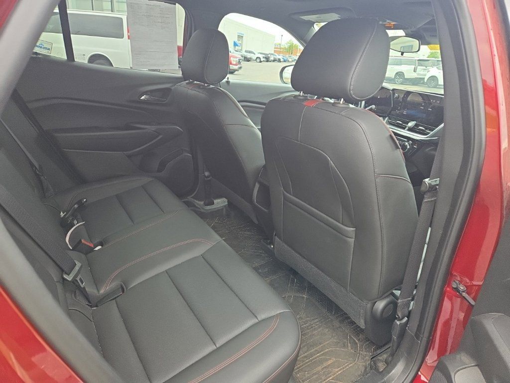 Used 2024 Chevrolet Trax RS w/ Sunroof Package FWD image 16