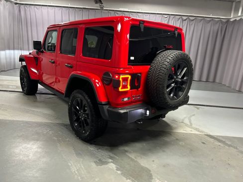 Used 2025 Jeep Wrangler Unlimited Sahara AWD/4WD image 5