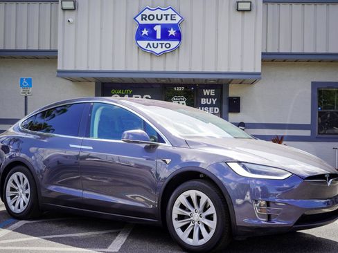 Used 2018 Tesla Model X 75D AWD/4WD image 3