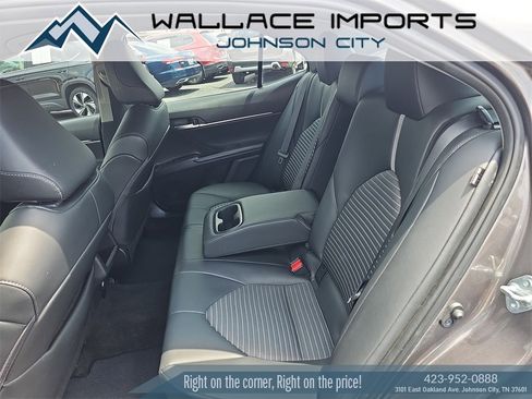 Used 2024 Toyota Camry SE image 26