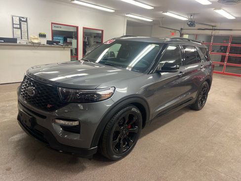 Used 2024 Ford Explorer ST w/ Equipment Group 401A image 3