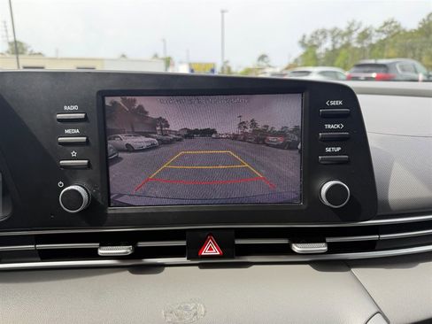 Used 2023 Hyundai Elantra SE w/ Preferred Accessory Package image 19