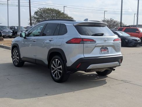 Used 2023 Toyota Corolla Cross XLE image 8