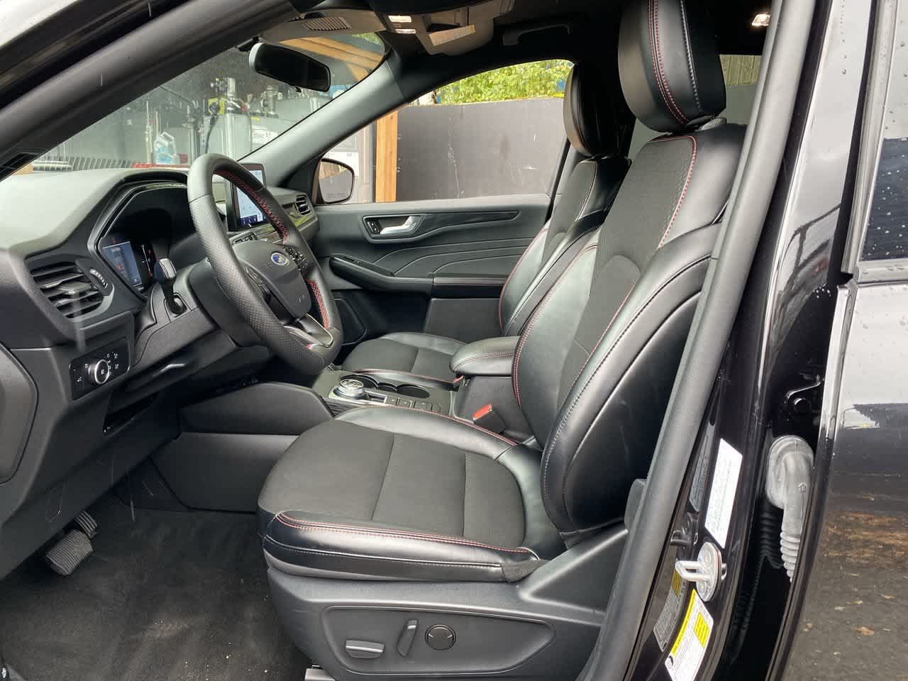 Used 2025 Ford Escape ST-Line Select AWD/4WD image 12