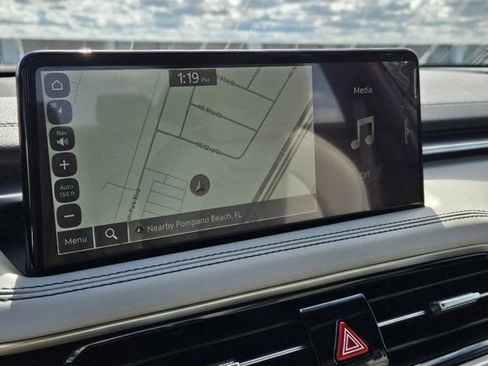 Used 2025 Genesis G70 2.5T image 28