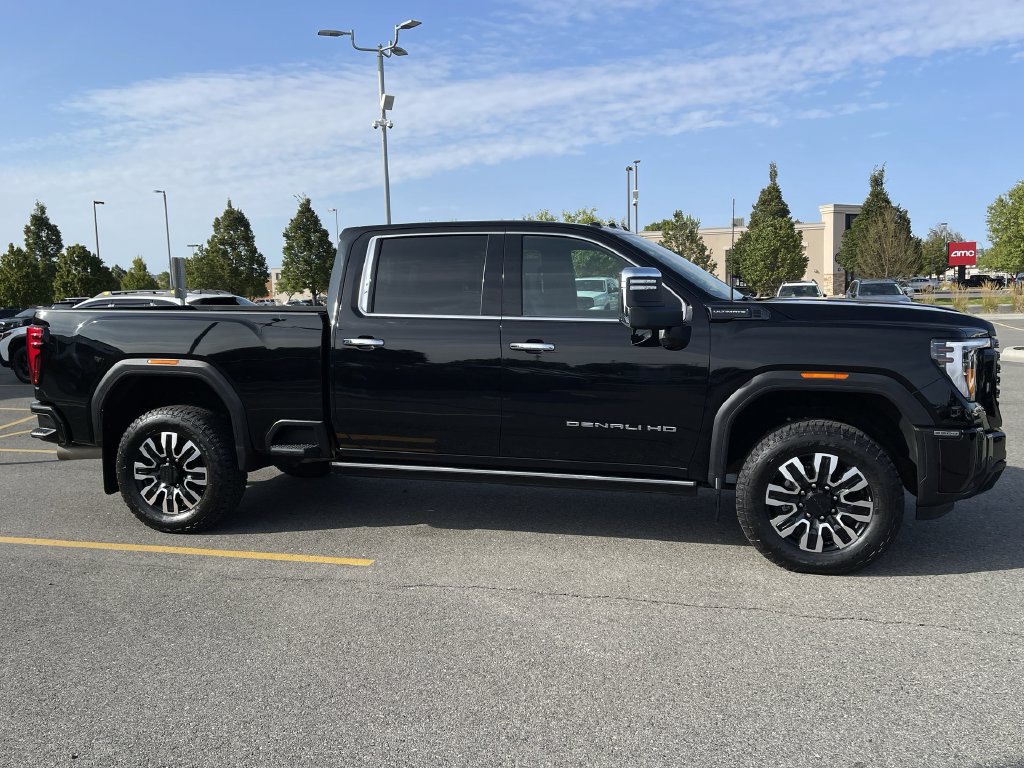 Used 2025 GMC Sierra 3500 Denali Ultimate AWD/4WD image 8