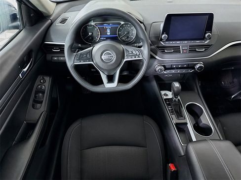 Certified 2022 Nissan Altima 2.5 SV image 4