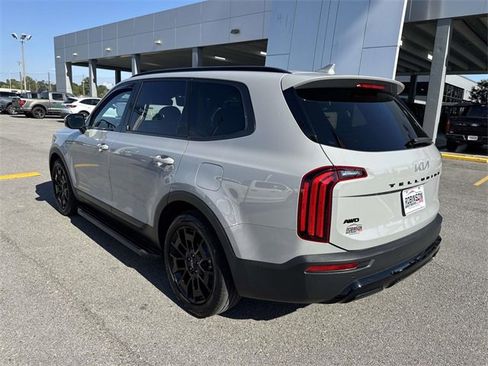 Used 2022 Kia Telluride SX w/ SX Prestige Package image 7