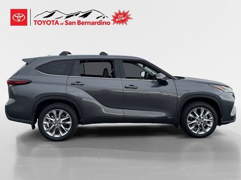 New 2025 Toyota Highlander Limited image 6