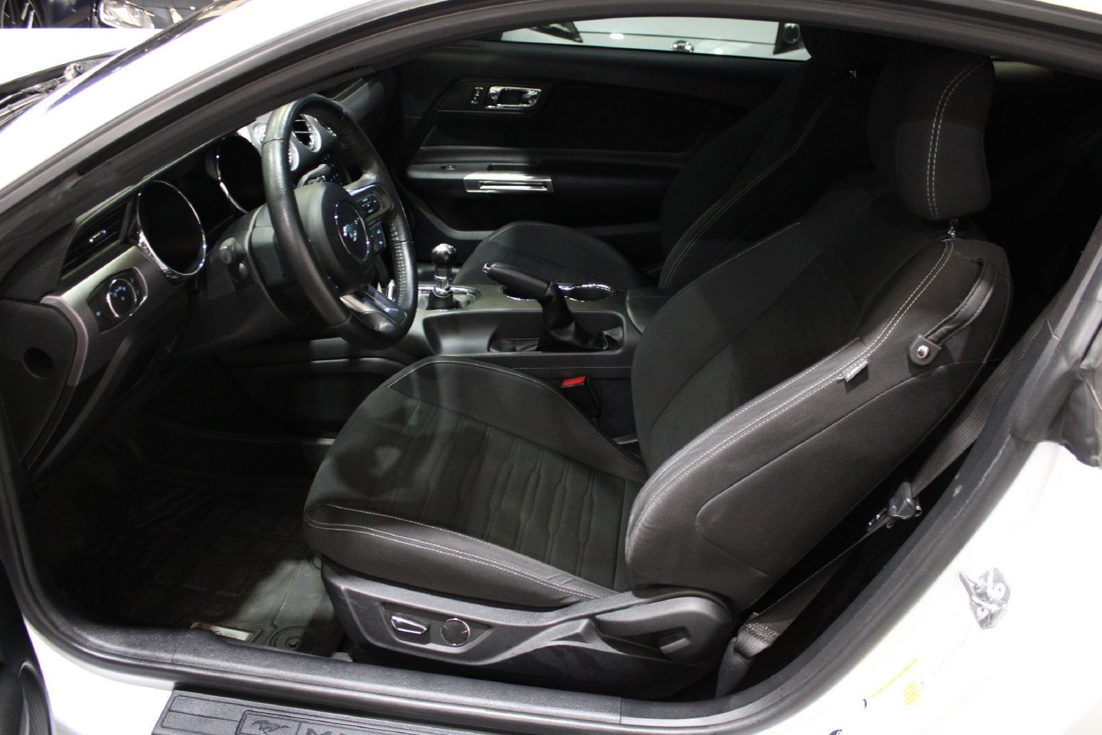 Used 2017 Ford Mustang GT RWD image 21