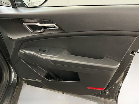 Used 2025 Kia Sportage LX image 32
