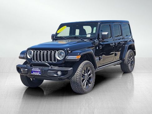Used 2025 Jeep Wrangler Unlimited Sahara AWD/4WD image 8