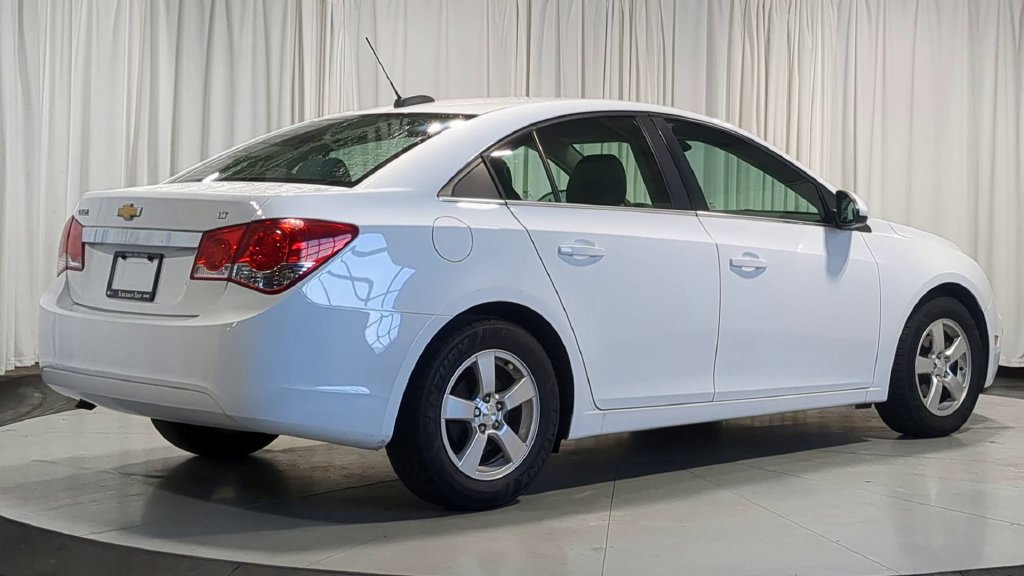 Used 2016 Chevrolet Cruze LT FWD image 10