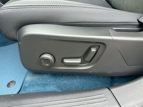 Used 2023 Volvo XC40 Recharge Ultimate image 21