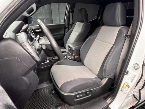 Used 2023 Toyota Tacoma TRD Sport image 3