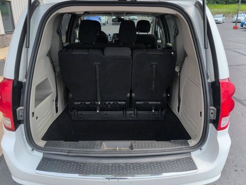 Used 2019 Dodge Grand Caravan SE w/ UConnect Hands-Free Group FWD image 13